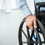 Vous ne savez pas quel type de roues choisir pour votre fauteuil roulant ? Voici quelques conseils pour vous y retrouver!