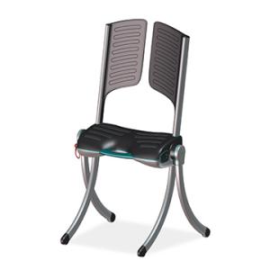 Chaise de douche pliable avec dossier ergonomique et assise antidérapante, dotée d’une structure métallique légère à quatre pieds courbés avec embouts antiglisse pour assurer stabilité et sécurité dans la salle de bain. 
