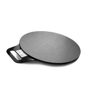 Disque de transfert circulaire avec plateau rotatif antidérapant et poignée latérale, conçu pour faciliter les pivots lors des transferts du patient.