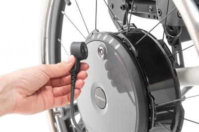 Motorisation fauteuil roulant manuel Invacare Alber e-Motion M25 - Chargeur aimanté