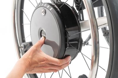 Motorisation fauteuil roulant manuel Invacare Alber e-Motion M25 - Assistance électrique simple et rapide