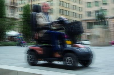 Scooter electrique handicapé Invacare Comet Pro - Stabilité direction sécurité
