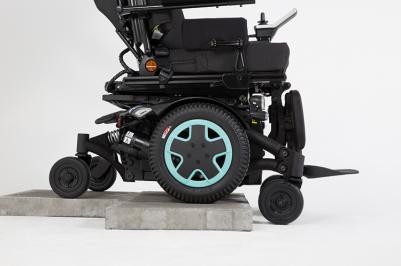 Fauteuil roulant électrique Invacare TDX SP2 NB Premium - Franchissement obstacles
